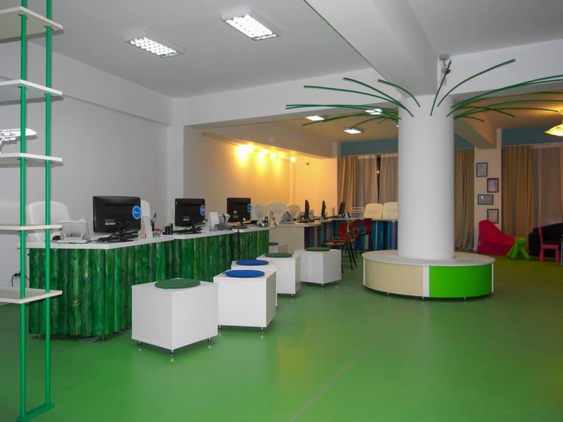 Fit_stylish wooden desks and chairs2